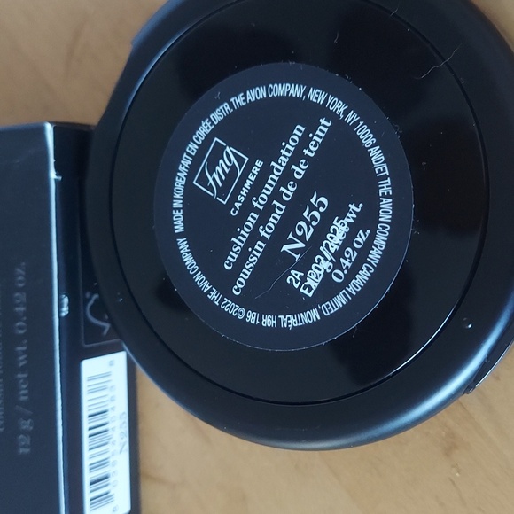 AVON Signature Makeup-Bag  w/ 3 Full Size AVON/(fmg) Makeup Products - Picture 4 of 15